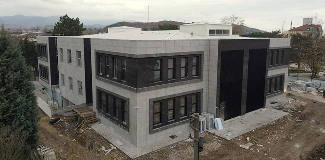 Arifiye Belediyesi'nin Yeni Hizmet Binası Yakında Tamamlanıyor