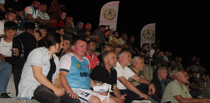 Ferizli Belediyesi 15 Temmuz Futbol Turnuvası'nda Yarı Final Heyecanı Başlıyor