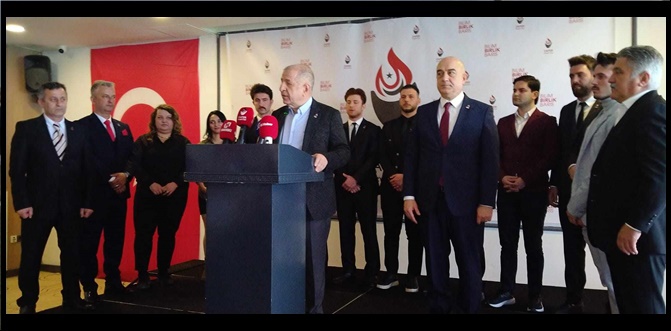Ümit Özdağ Sakarya'da Büyükşehir ve ilçe adaylarını tanıttı