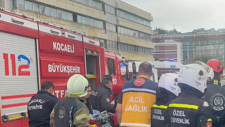 İki kadın tramvayın altında kaldı..!