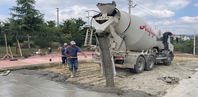 Arifiye Belediyesi Beton Yol Çalışmalarına Devam Ediyor