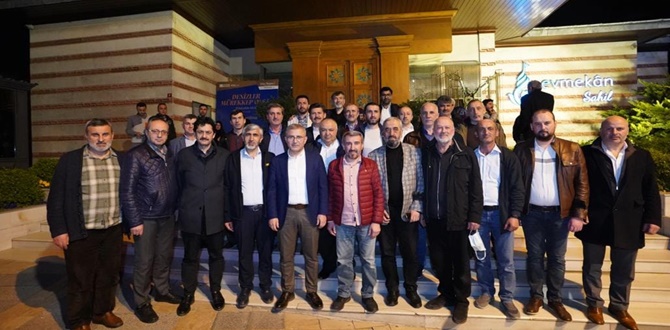 Sakarya Düşünce ve Dayanışma Platformu Üyeleri İstanbul'da iftar yaptı
